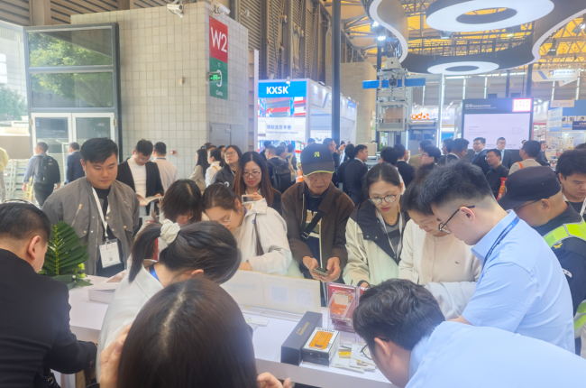 中揚(yáng)立庫亮相CeMAT ASIA 2025首日：展位人氣爆棚，智能倉儲方案引行業(yè)聚焦